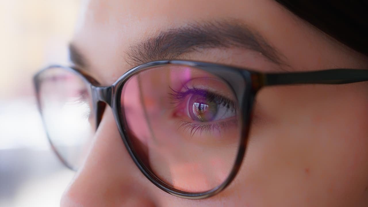 どんな人がVRで目が悪くなりやすいの？