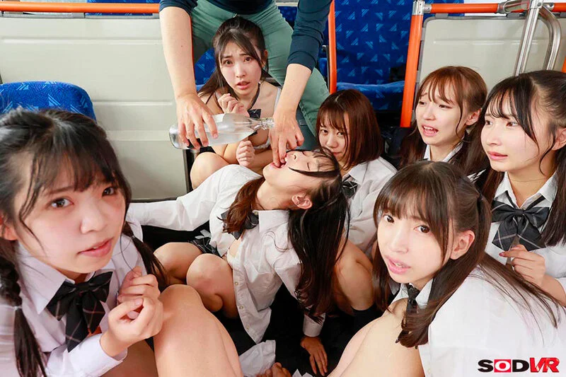 女子高生のスクールバスでバスジャックVR
